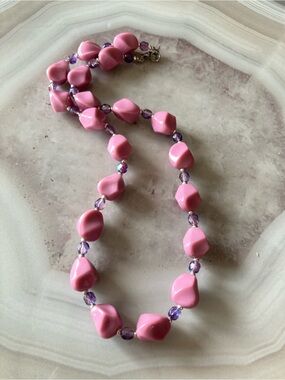 ✨Retro 80s Inspired Beaded Necklace with a classic twist